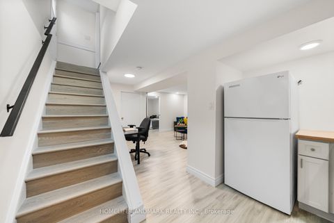 Photo 33 at 90 Gray Crescent, North Richvale, Richmond Hill