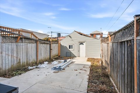 Photo 20 at 568 Delaware Avenue N, Wychwood, Toronto