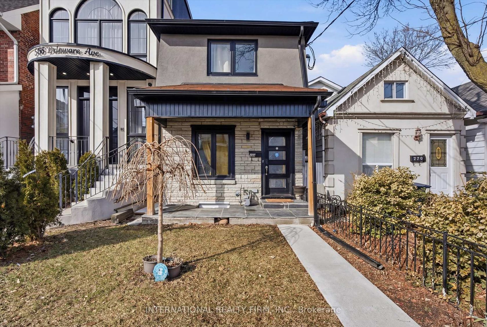 568 Delaware Avenue N, Wychwood, Toronto photo number 2