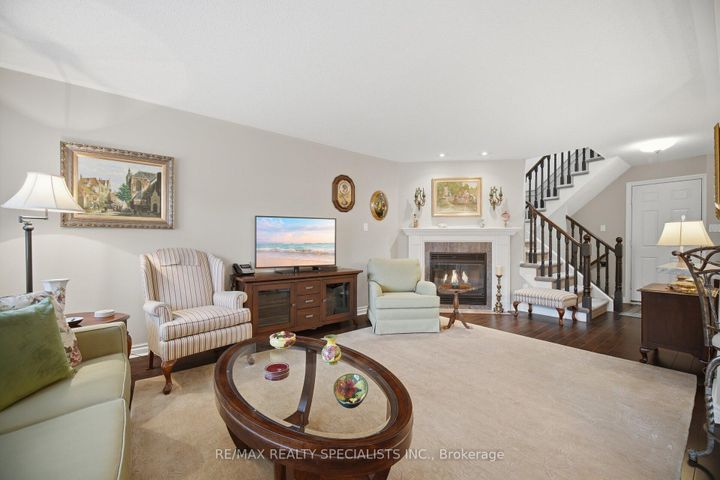 Photo 3 at 73 - 5480 Glen Erin Drive, Central Erin Mills, Mississauga