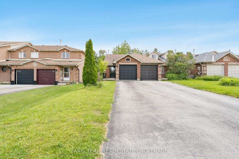 Photo 2 at 19 Seymour Crescent, Holly, Barrie