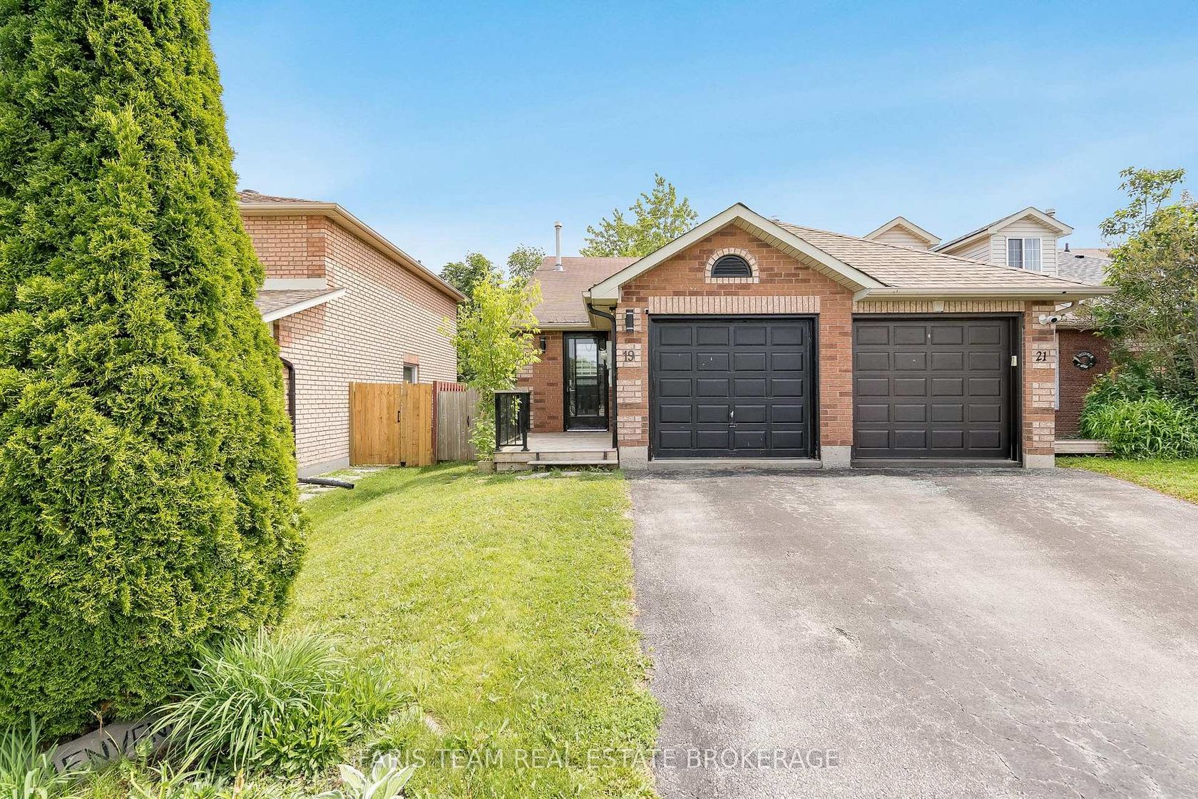 19 Seymour Crescent, Holly, Barrie photo number 2