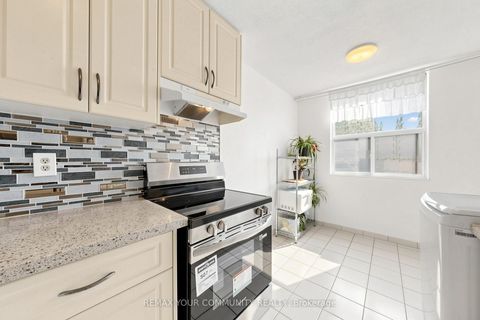 Photo 18 at 1407 - 205 Hilda Avenue, Newtonbrook West, Toronto
