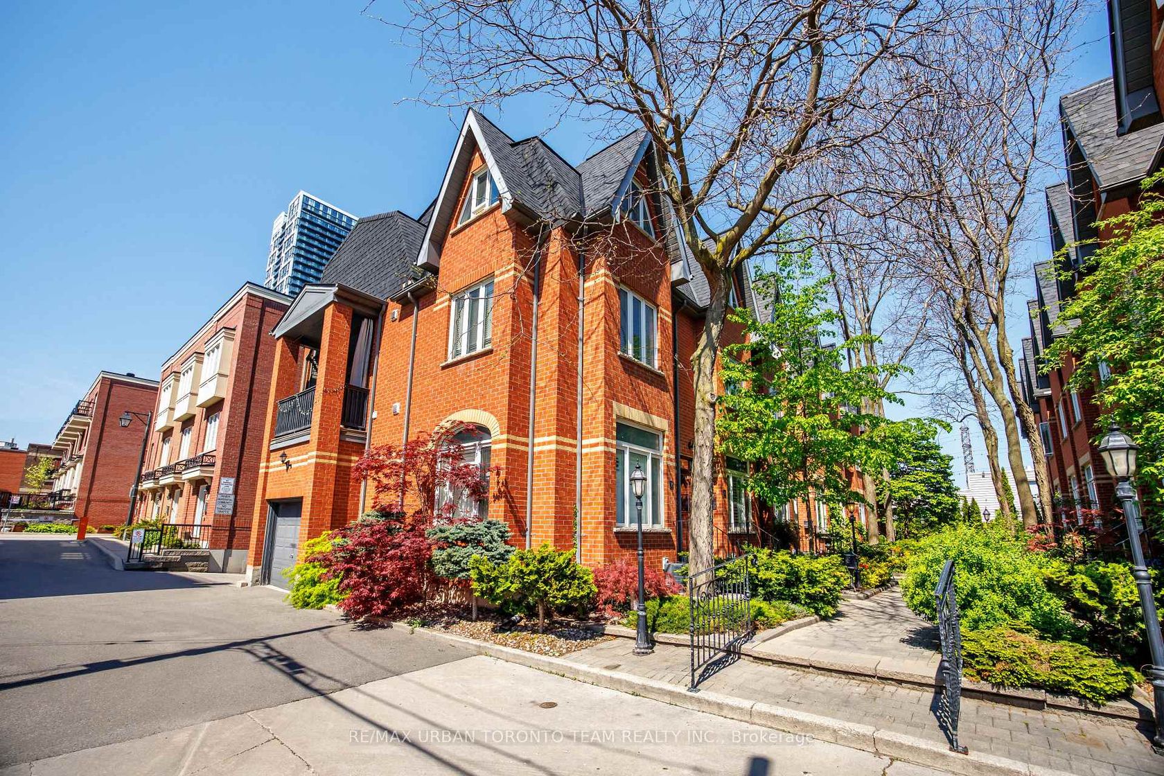 12 Old Primrose Lane, Regent Park, Toronto photo number 2