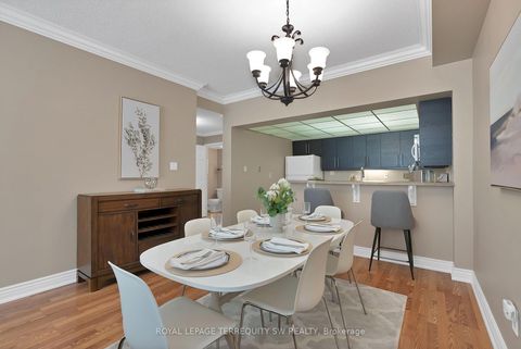 Photo 3 at 113 - 309 Major Mackenzie Drive E, Harding, Richmond Hill