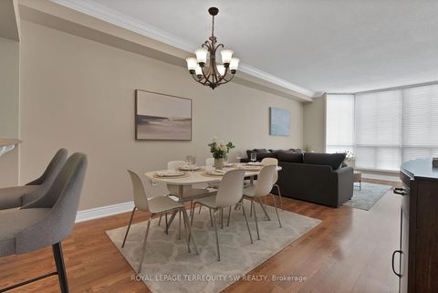 Photo 5 at 113 - 309 Major Mackenzie Drive E, Harding, Richmond Hill
