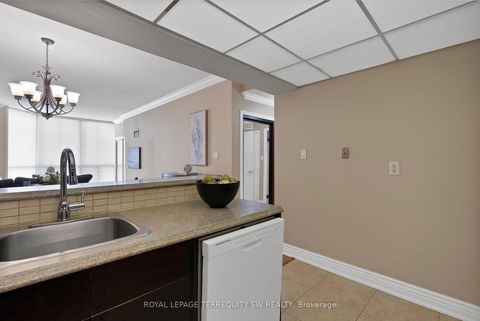 Photo 17 at 113 - 309 Major Mackenzie Drive E, Harding, Richmond Hill