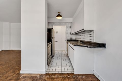 Photo 10 at 303 - 335 Lonsdale Road, Forest Hill South, Toronto