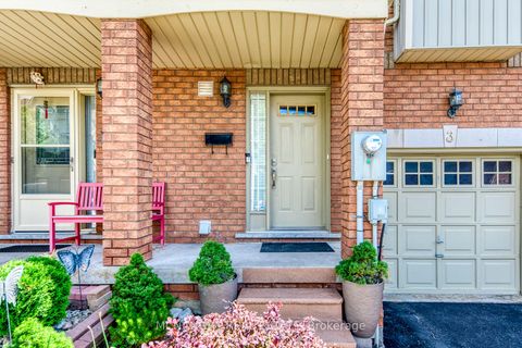 Photo 2 at 3 Springside Way, CFB, Toronto