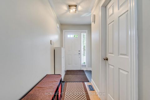 Photo 3 at 3 Springside Way, CFB, Toronto