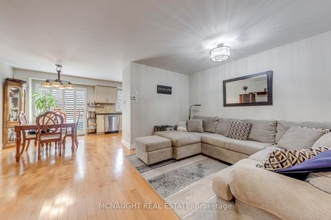 Photo 6 at 3 Springside Way, CFB, Toronto