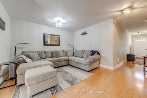 Photo 8 at 3 Springside Way, CFB, Toronto