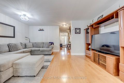 Photo 9 at 3 Springside Way, CFB, Toronto