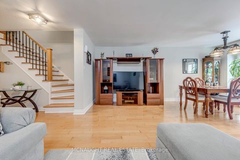 Photo 10 at 3 Springside Way, CFB, Toronto