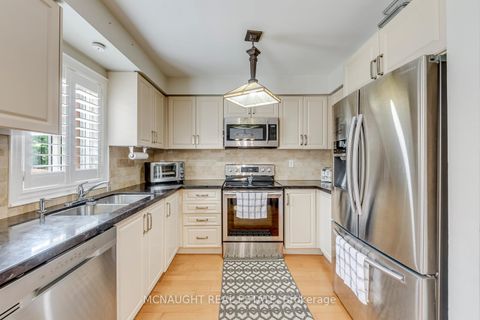 Photo 14 at 3 Springside Way, CFB, Toronto