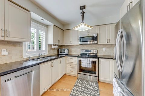 Photo 15 at 3 Springside Way, CFB, Toronto