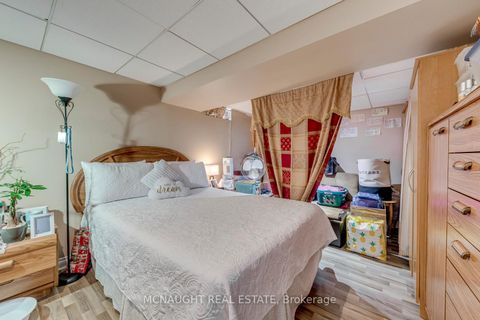 Photo 32 at 3 Springside Way, CFB, Toronto