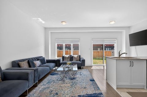 Photo 11 at 131 Gateland Drive, Painswick South, Barrie