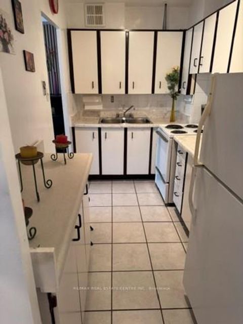 Photo 3 at 407 - 3625 Lake Shore Boulevard W, Long Branch, Toronto
