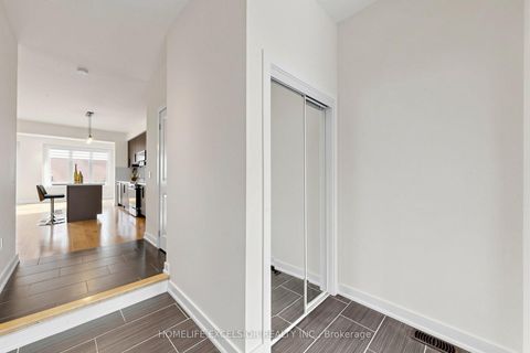 Photo 7 at 104 Dariole Drive, Oak Ridges Lake Wilcox, Richmond Hill