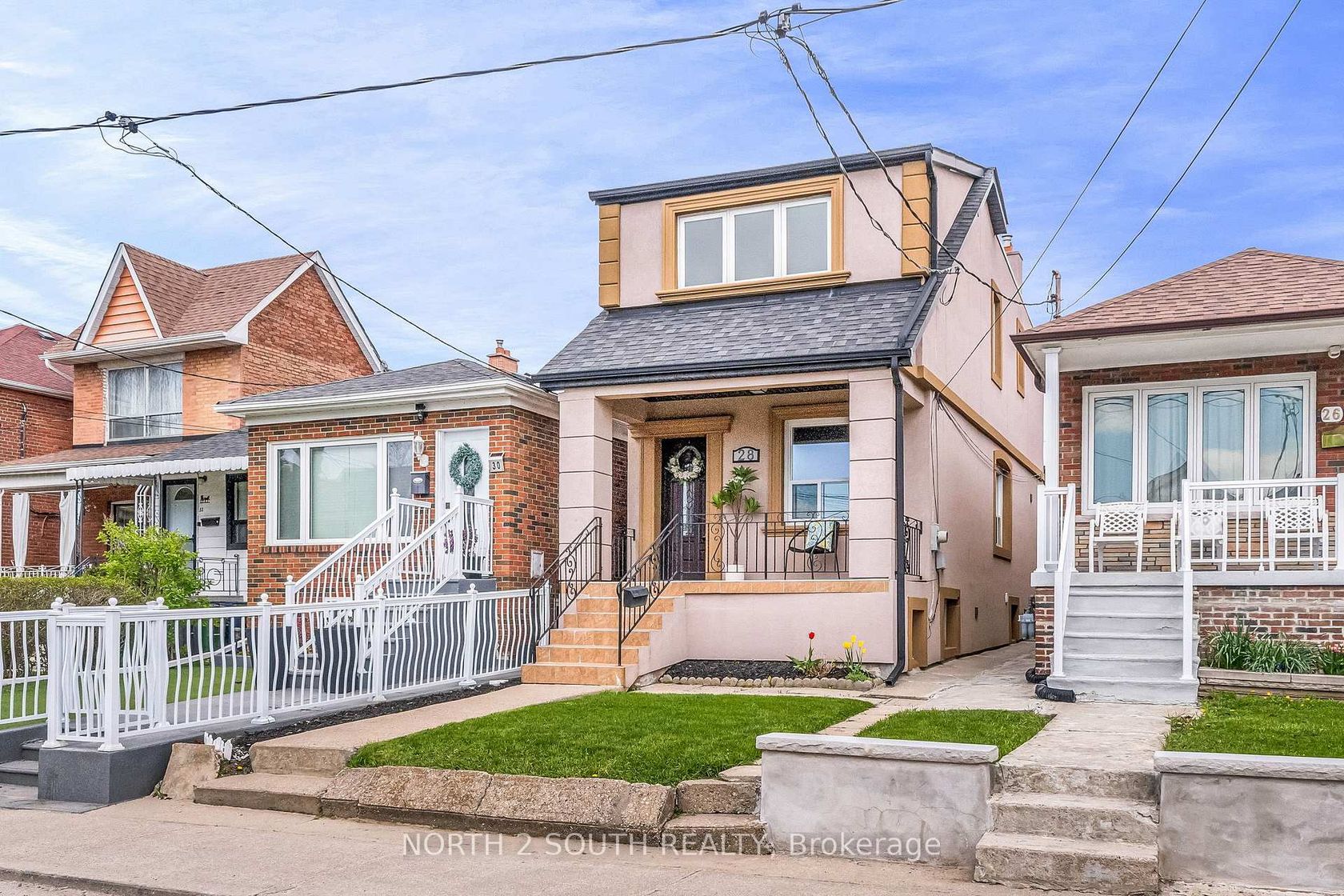 28 Teignmouth Avenue, Fairbank, Toronto photo number 2