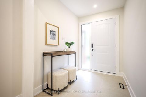 Photo 2 at 34 Raynes Crescent, Milliken, Toronto