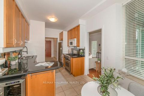 Photo 4 at 117 - 9 Boardwalk Drive, The Beaches, Toronto