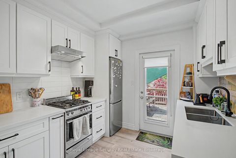 Photo 5 at 410 Manning Avenue, Little Italy, Toronto