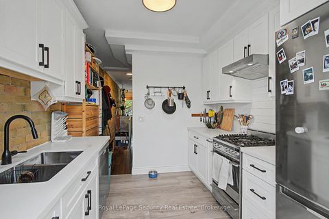 Photo 6 at 410 Manning Avenue, Little Italy, Toronto