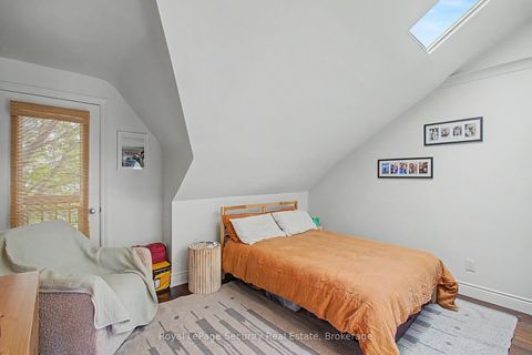 Photo 10 at 410 Manning Avenue, Little Italy, Toronto