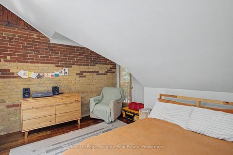 Photo 11 at 410 Manning Avenue, Little Italy, Toronto