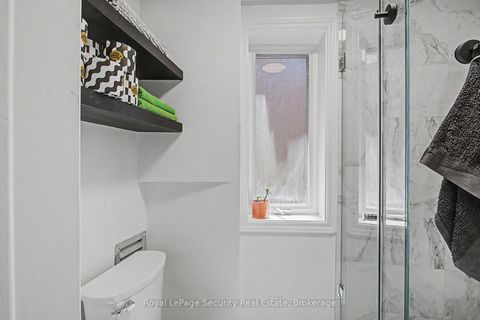 Photo 19 at 410 Manning Avenue, Little Italy, Toronto