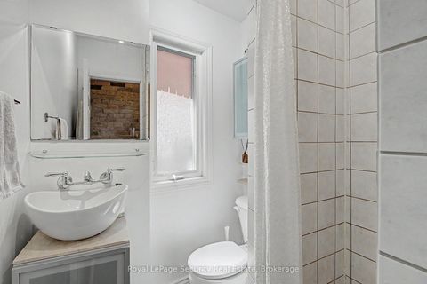 Photo 27 at 410 Manning Avenue, Little Italy, Toronto