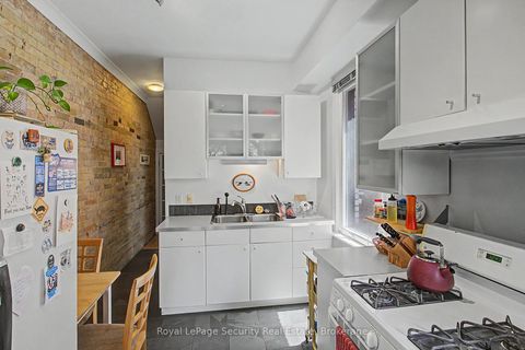 Photo 29 at 410 Manning Avenue, Little Italy, Toronto