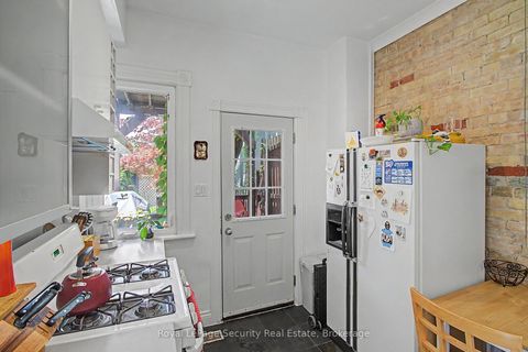 Photo 30 at 410 Manning Avenue, Little Italy, Toronto