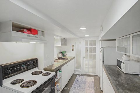 Photo 37 at 410 Manning Avenue, Little Italy, Toronto