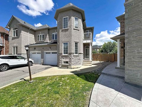 Photo 1 at 15 Bellefontaine Court, Maple, Vaughan