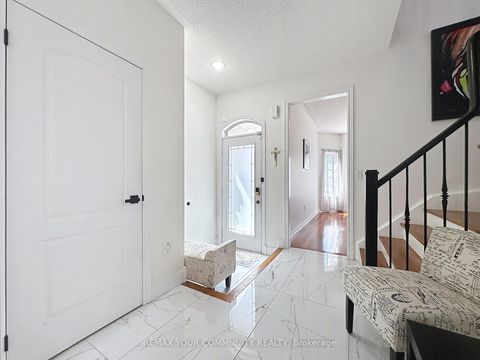 Photo 5 at 15 Bellefontaine Court, Maple, Vaughan