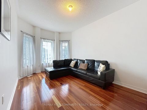 Photo 7 at 15 Bellefontaine Court, Maple, Vaughan