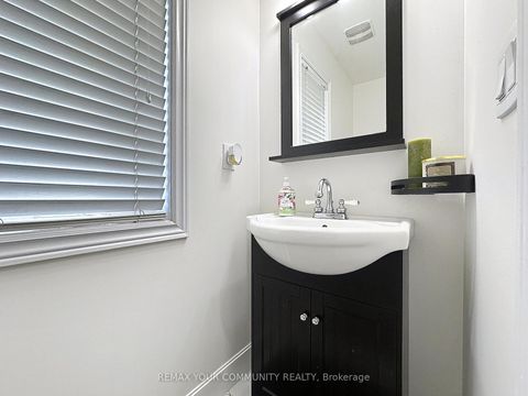 Photo 10 at 15 Bellefontaine Court, Maple, Vaughan