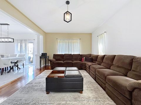 Photo 11 at 15 Bellefontaine Court, Maple, Vaughan