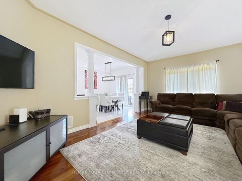 Photo 12 at 15 Bellefontaine Court, Maple, Vaughan