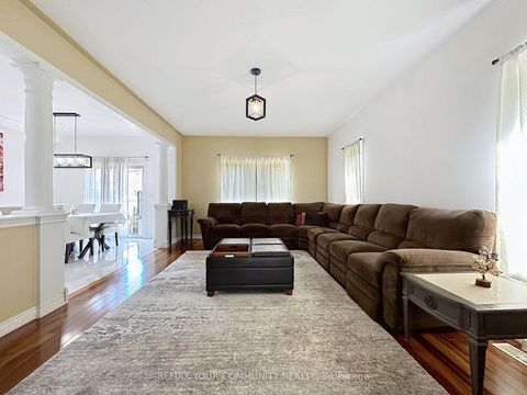 Photo 13 at 15 Bellefontaine Court, Maple, Vaughan