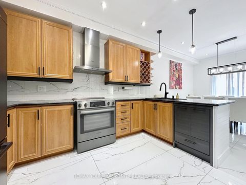 Photo 17 at 15 Bellefontaine Court, Maple, Vaughan