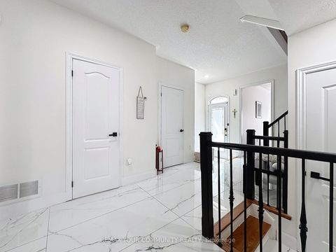 Photo 18 at 15 Bellefontaine Court, Maple, Vaughan