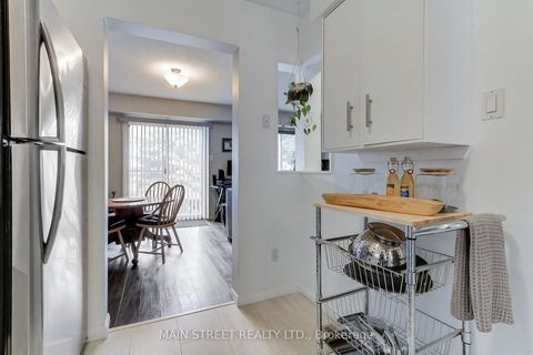Photo 8 at 43 - 574 Jack Giles Circle, Summerhill Estates, Newmarket
