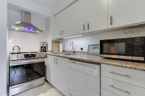 Photo 9 at 43 - 574 Jack Giles Circle, Summerhill Estates, Newmarket