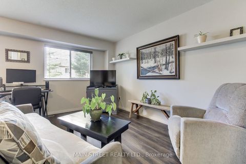 Photo 15 at 43 - 574 Jack Giles Circle, Summerhill Estates, Newmarket