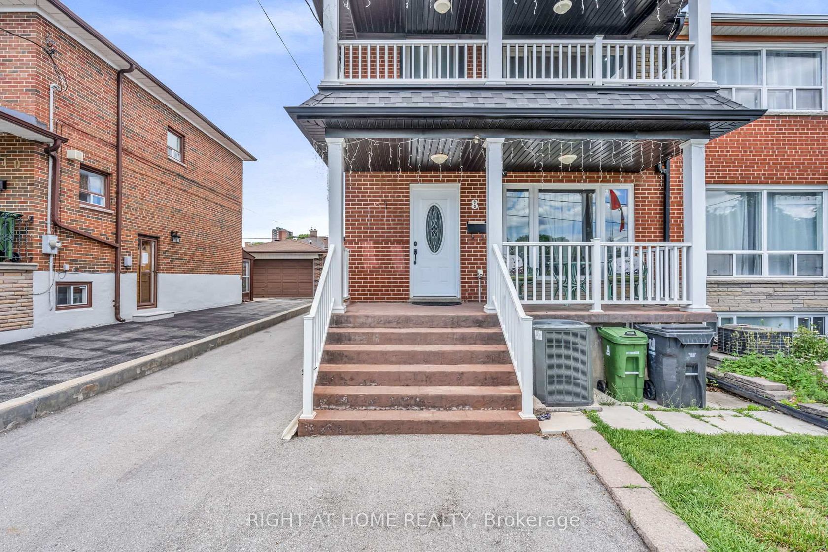 8 Donald Avenue, Eglinton West, Toronto photo number 2