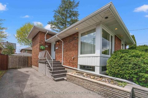Photo 1 at 16 Shrewsbury Square, Sullivan, Toronto
